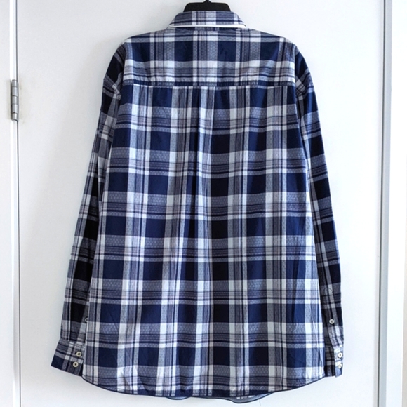 HP🎊🎉Tommy Bahama button down shirt - Picture 2 of 16